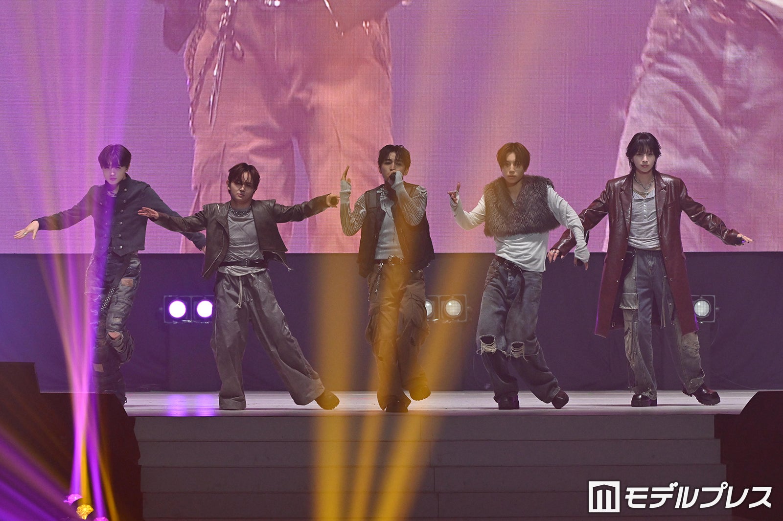 STARGLOW（C）モデルプレス