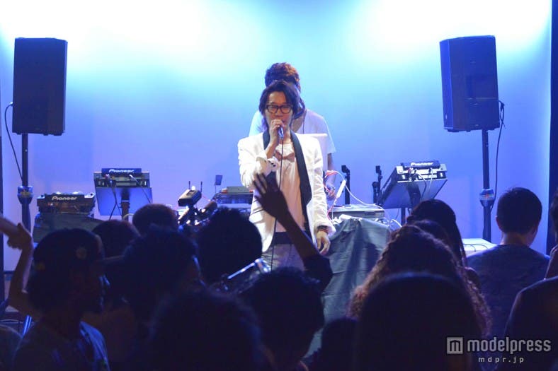 歌手デビューを果たす久積篤史