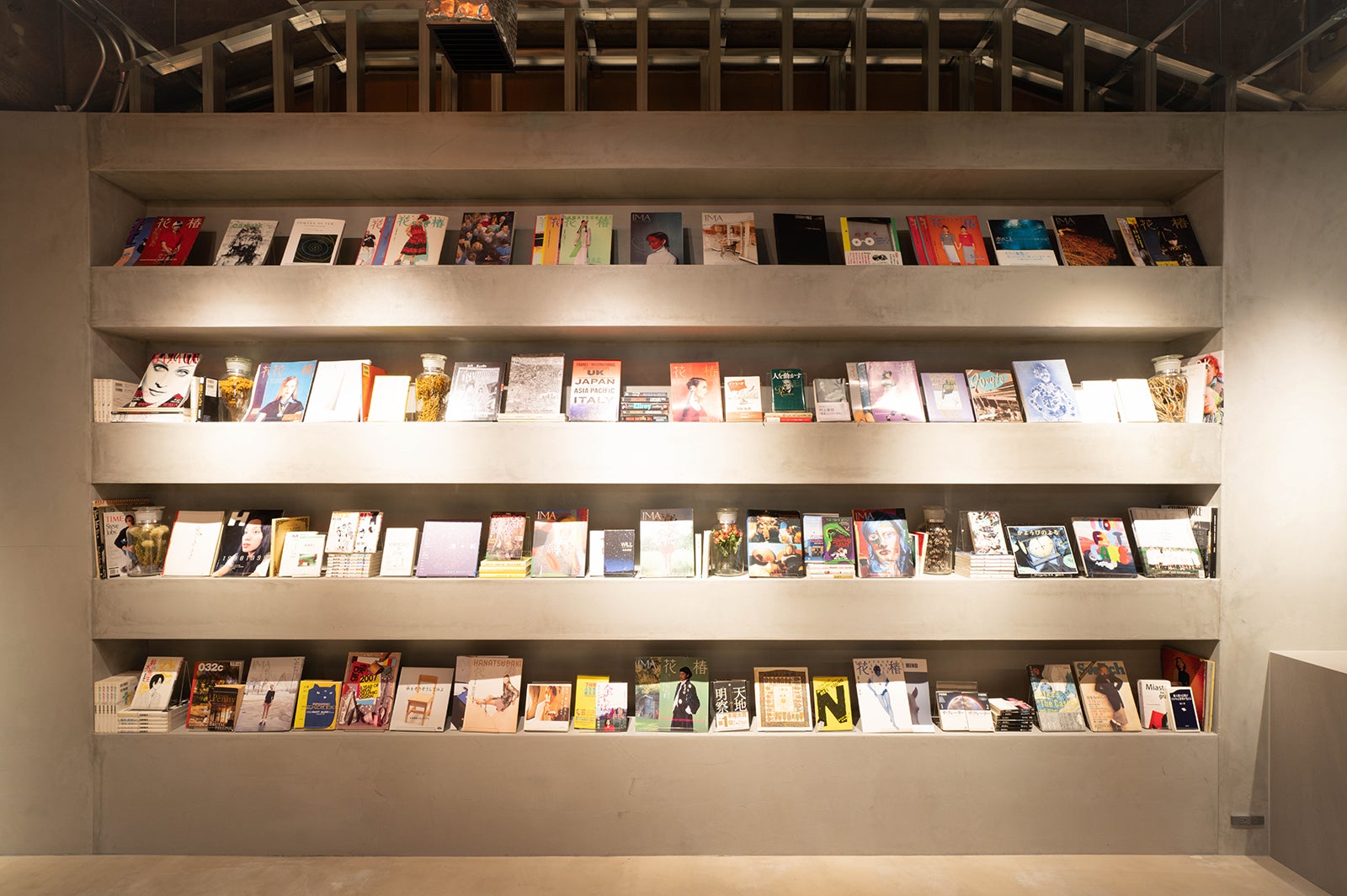 STAND by bookandbedtokyo（提供画像）