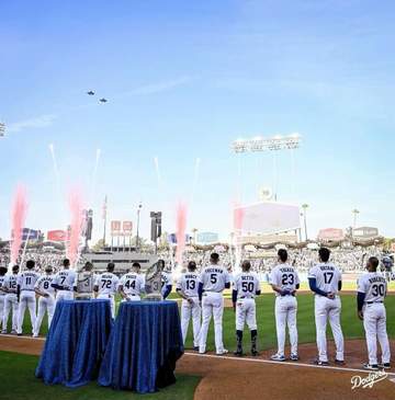 ドジャース開幕戦に奥さま会ずらり まるで西部劇！ウエスタンな部屋で楽しむ 背番号入り服やウエスタンハット