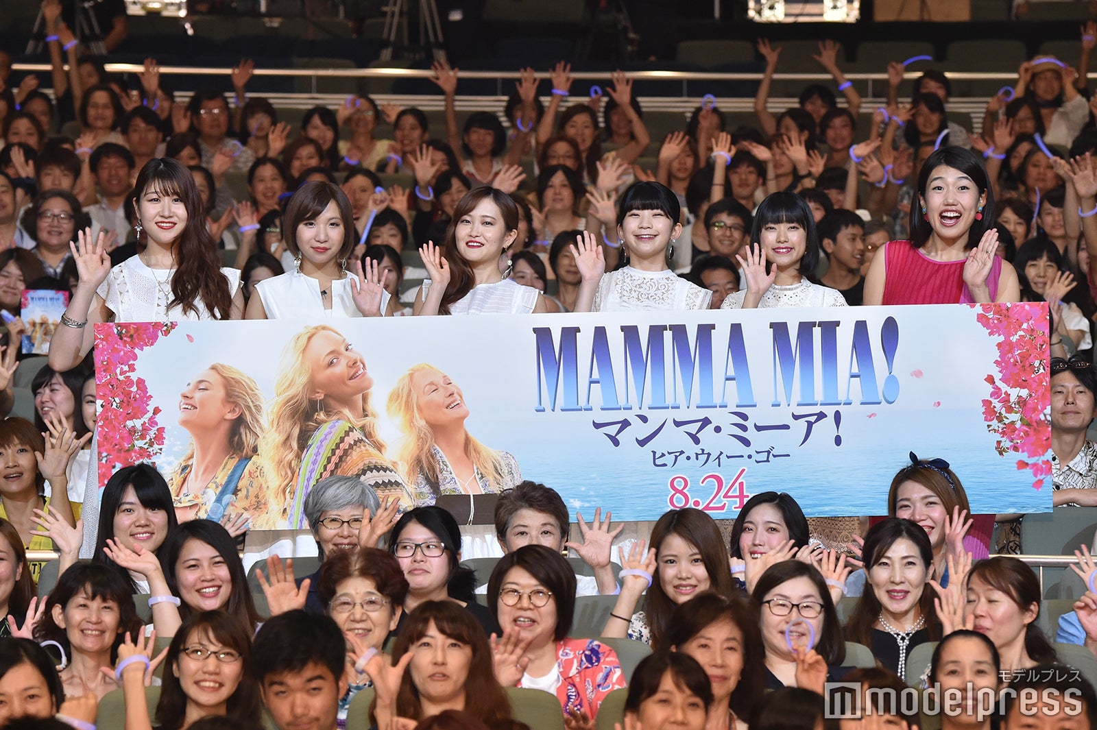 （左より）かれん、MAYU、芹奈、manaka、アサヒ、横澤夏子（C）モデルプレス