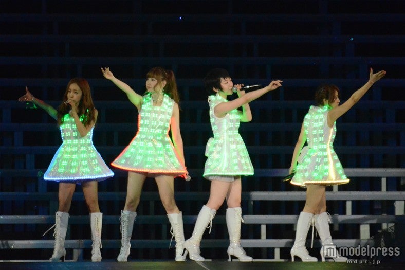 板野友美、小嶋陽菜、峯岸みなみ、高橋みなみ