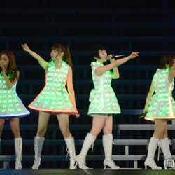 板野友美、小嶋陽菜、峯岸みなみ、高橋みなみ