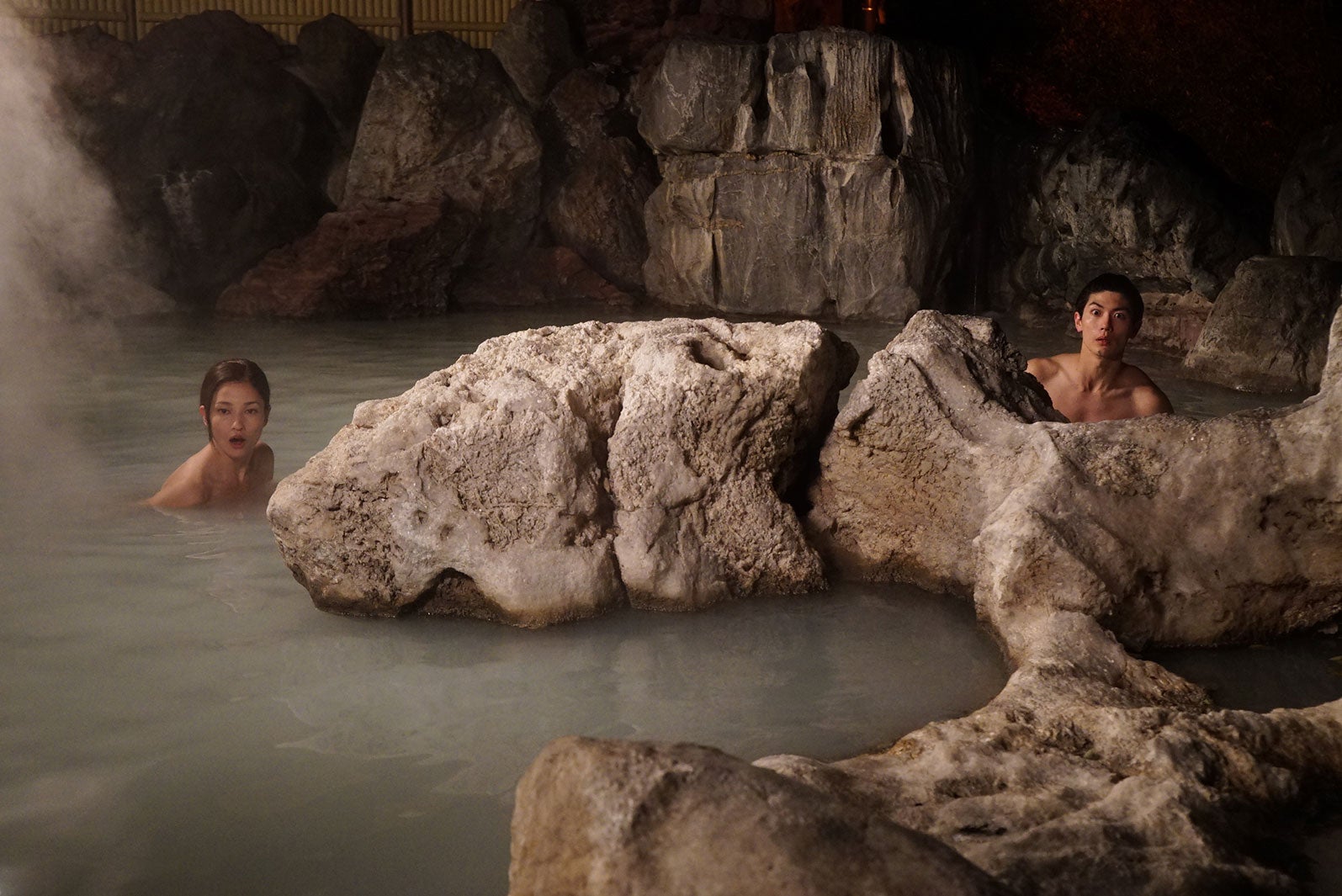 黒木メイサ、三浦春馬／「オトナ高校」第4話より（C）テレビ朝日