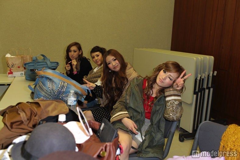 （左から）大江佳恋さん、村上紫保さん、佐竹菜奈さん、高園あずささん