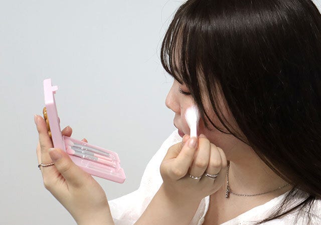 ダイソー　メイクブラシセット（Aタイプ、4本、ミラー付）　使用例