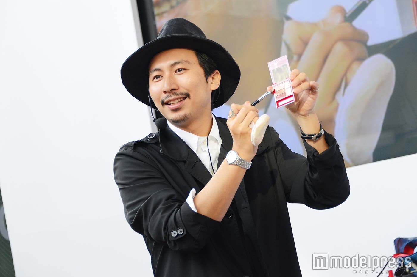 こっくり上品に仕上がるアイシャドー(C)モデルプレス