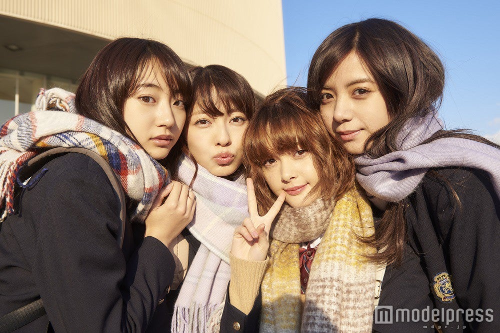 （左から）武田玲奈、小島梨里杏、玉城ティナ、池田エライザ（C）2016 映画「オオカミ少女と黒王子」製作委員会