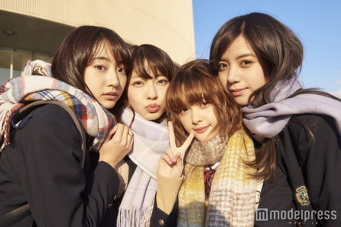 (左から)武田玲奈、小島梨里杏、玉城ティナ、池田エライザ(C)八田鮎子/集英社(C)2016 映画「オオカミ少女と黒王子」製作委員会