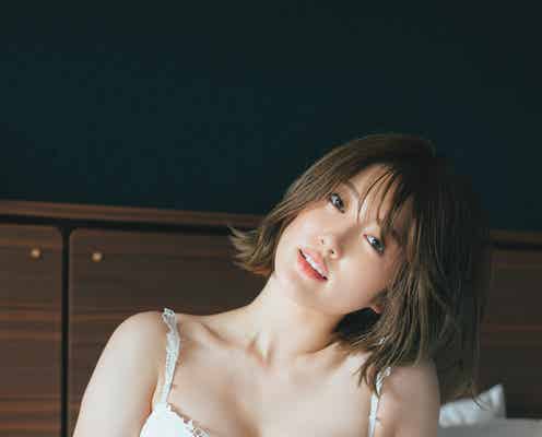 乃木坂46樋口日奈、美バスト輝く純白ランジェリーカット公開<恋人のように>