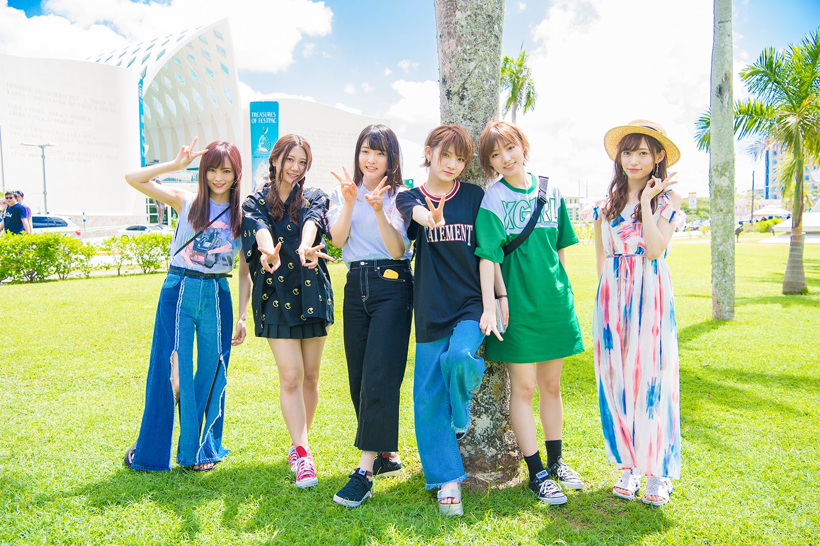 AKB48、常夏のグアムで熱狂パフォーマンス グループ衣装を脱いでグアムに染まる - モデルプレス