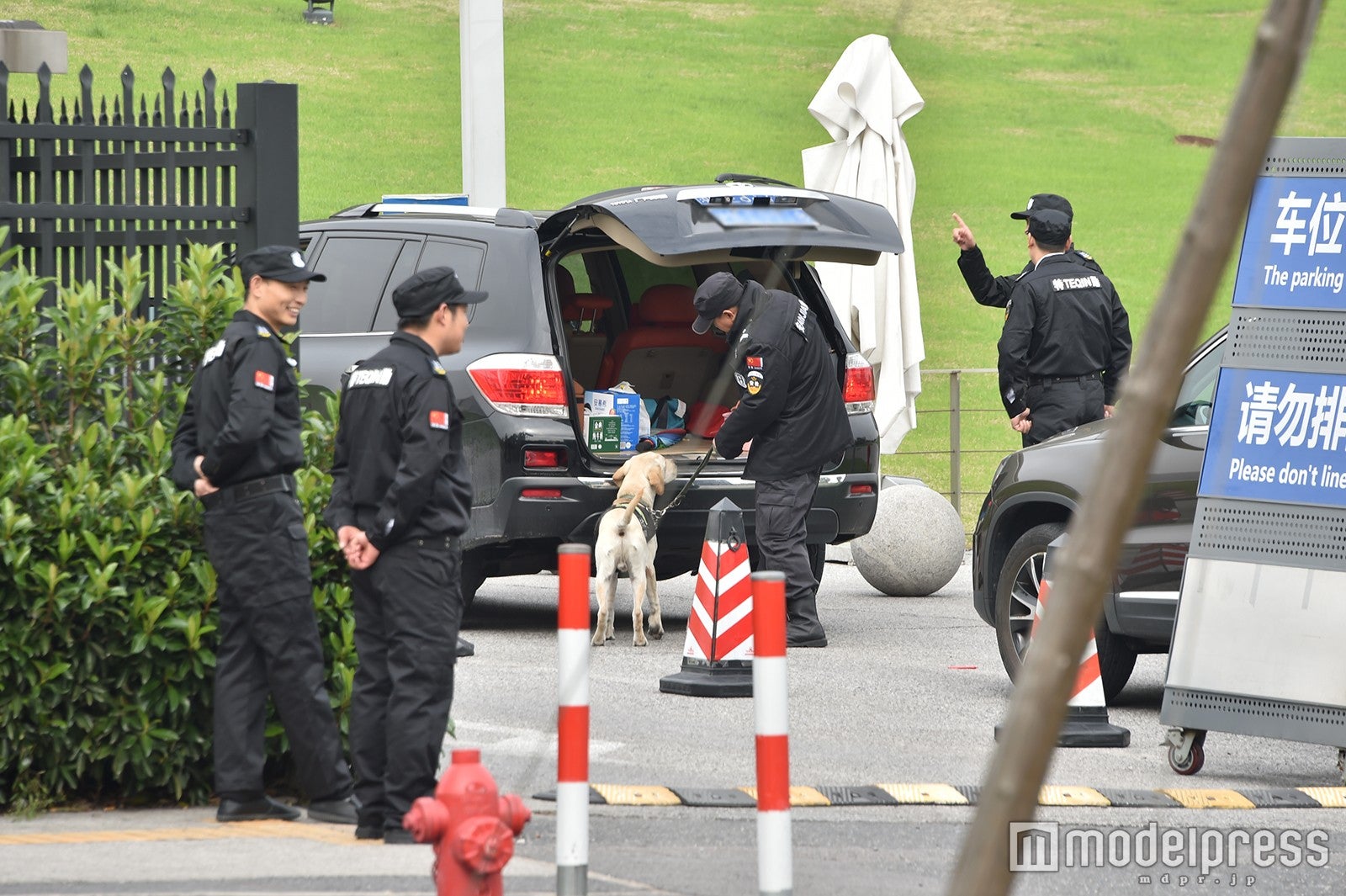 警察犬も出動 （C）モデルプレス