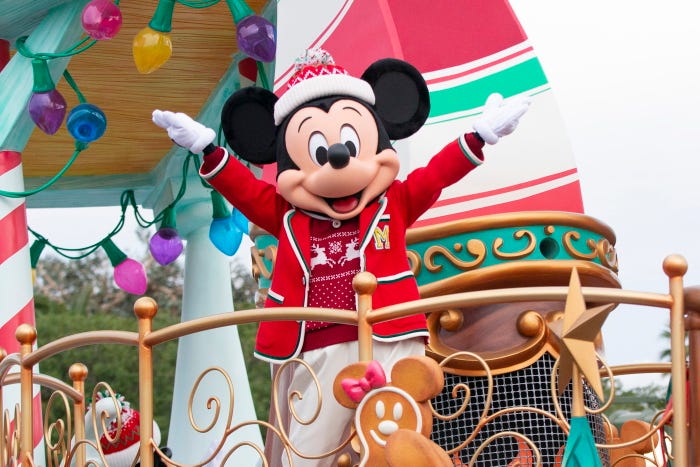 東京ディズニーランド「ディズニー・クリスマス・ストーリーズ」(C)Disney