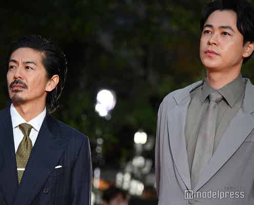 成田凌&森田剛、ジャケットスタイルで個性発揮 笑顔でレッドカーペット登場【第37回東京国際映画祭】