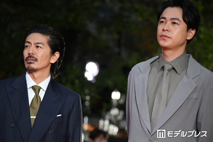 成田凌＆森田剛、ジャケットスタイルで個性発揮 笑顔でレッドカーペット登場【第37回東京国際映画祭】