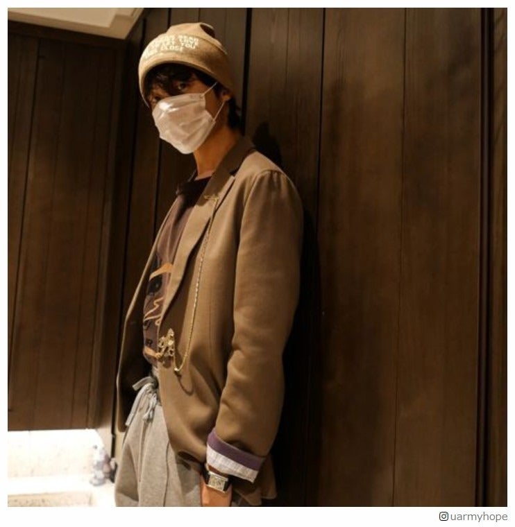 BTS・J-HOPE、3年ぶり日本へ “パンツ見せ”空港スタイルでファッション王ぶりを発揮