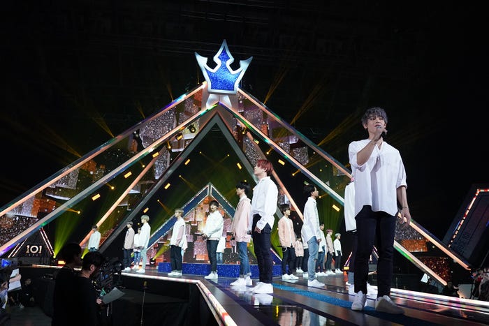 バラード課題曲「さよなら青春」ステージ「PRODUCE 101 JAPAN」最終回(C)LAPONE ENTERTAINMENT