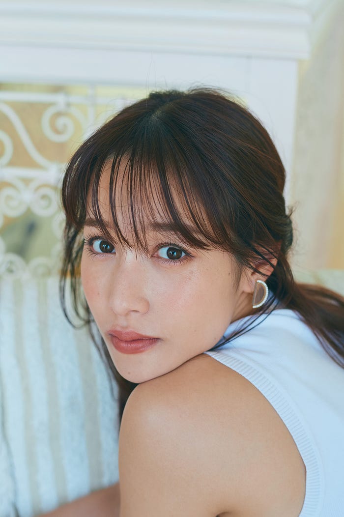 鷲見玲奈お気に入りカット(C)三瓶康友/集英社