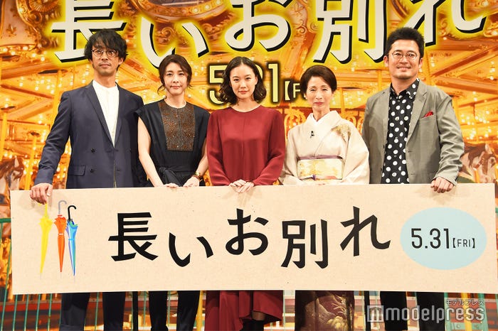 (左から)北村有起哉、竹内結子、蒼井優、松原智恵子、中野量太監督(C)モデルプレス