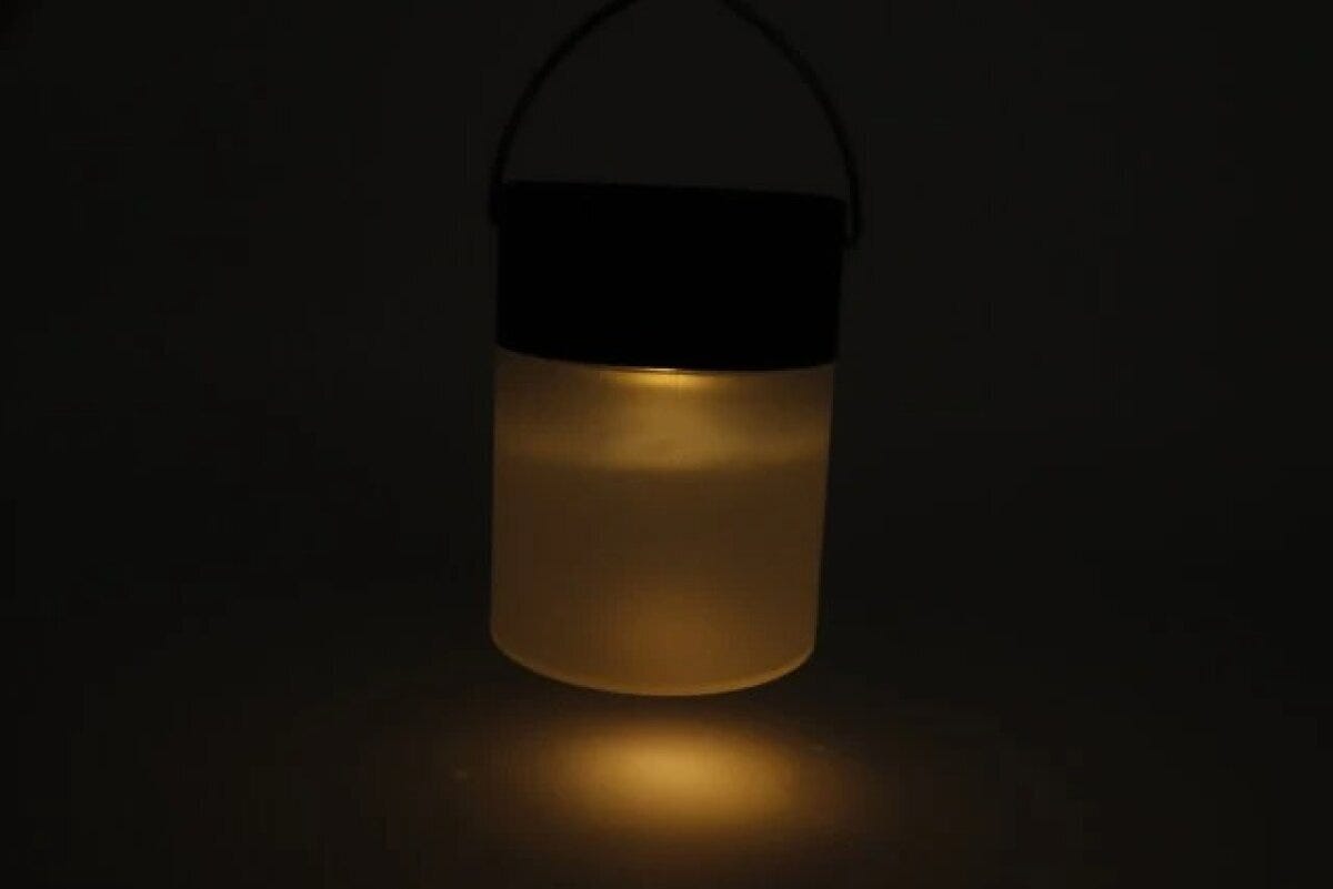 ダイソー　ソーラーライト（吊り下げ型）　使用例　光量