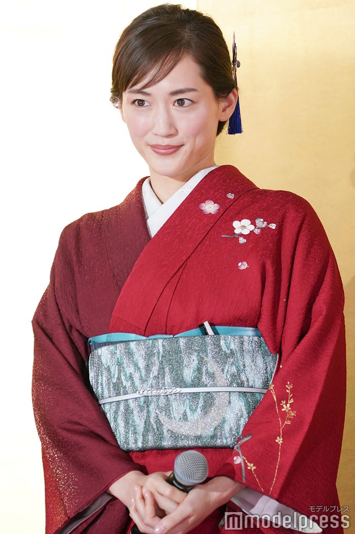 綾瀬はるか(C)モデルプレス