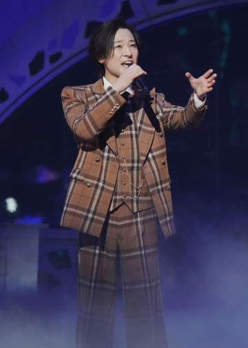 山内惠介 五大都市ツアー東京公演で美輪明宏さんの「ヨイトマケの唄」を歌唱