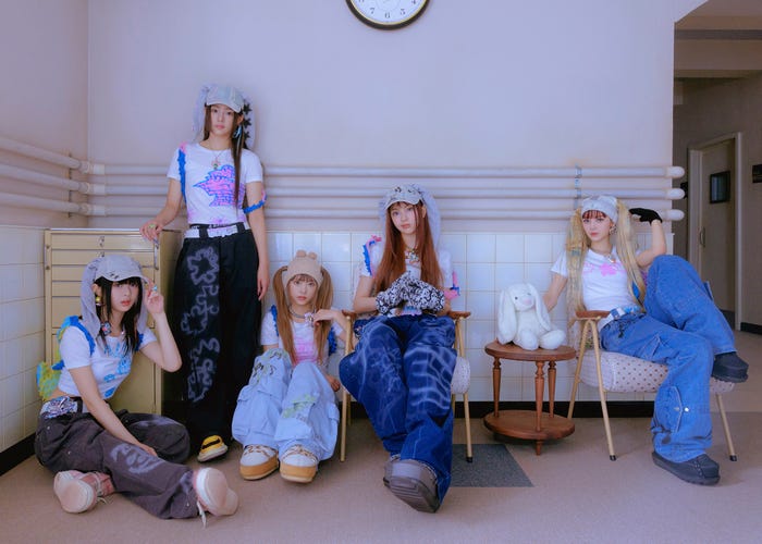 NewJeans(C)2022 ADOR. All Rights Reserved.