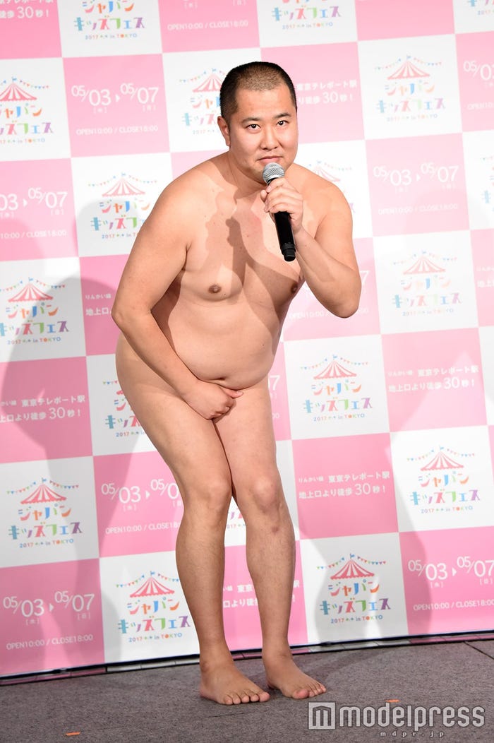 とにかく明るい安村(C)モデルプレス