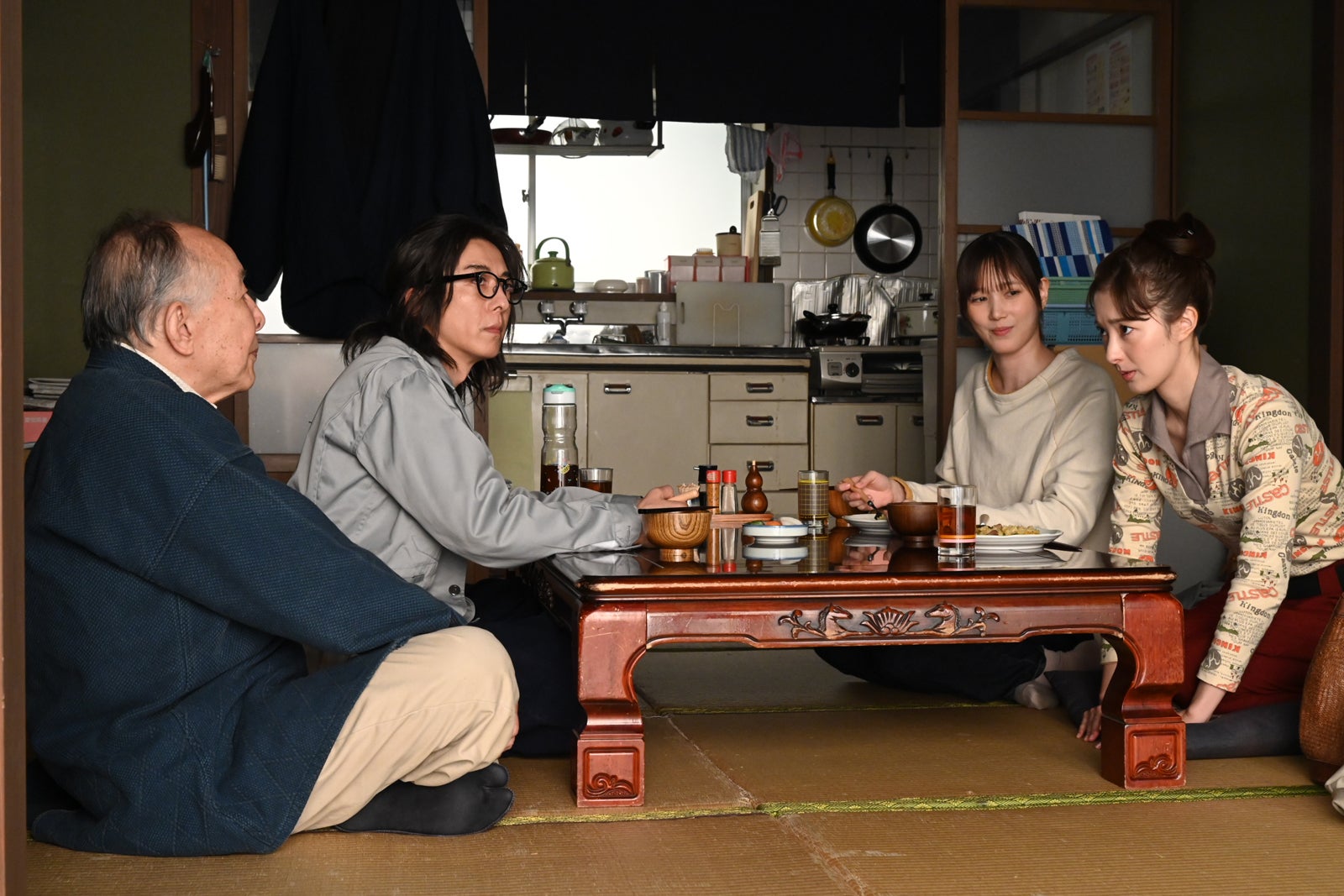 橋爪功、高橋一生、本田翼、宮本茉由「6秒間の軌跡～花火師・望月星太郎の2番目の憂鬱」第7話より（C）テレビ朝日