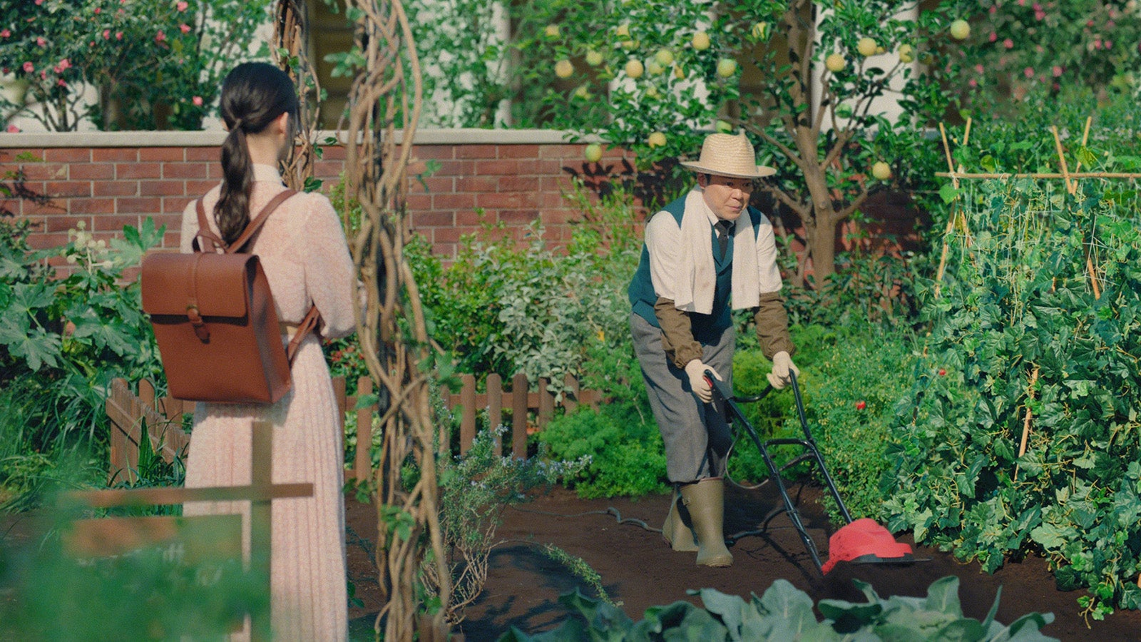 小坂菜緒、阿部サダヲ／新CM『CO2を減らすために』篇より （提供写真）