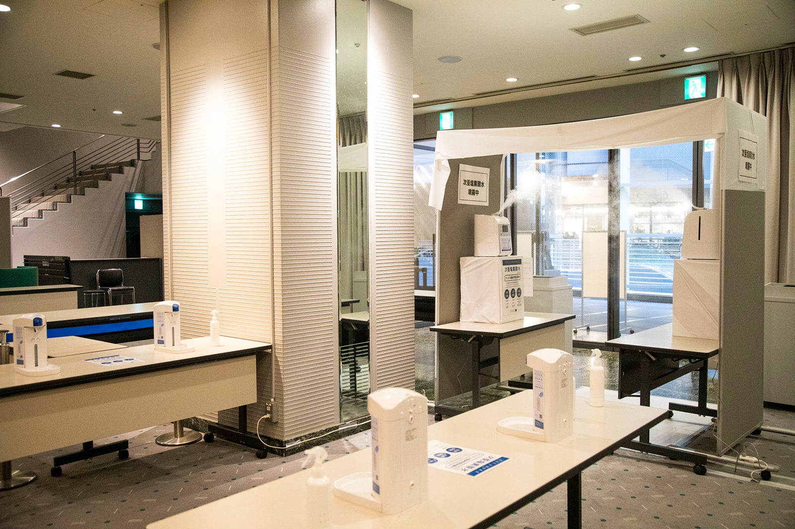 入口には除菌水の噴霧器を設置（提供画像）