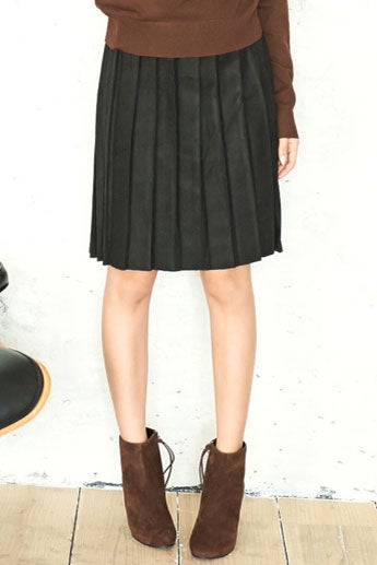 プリーツミドル丈ひざ丈フレアスカート「Re:EDIT by GALSTAR」1,698円（税込）／画像提供：Re:EDIT by GALSTAR