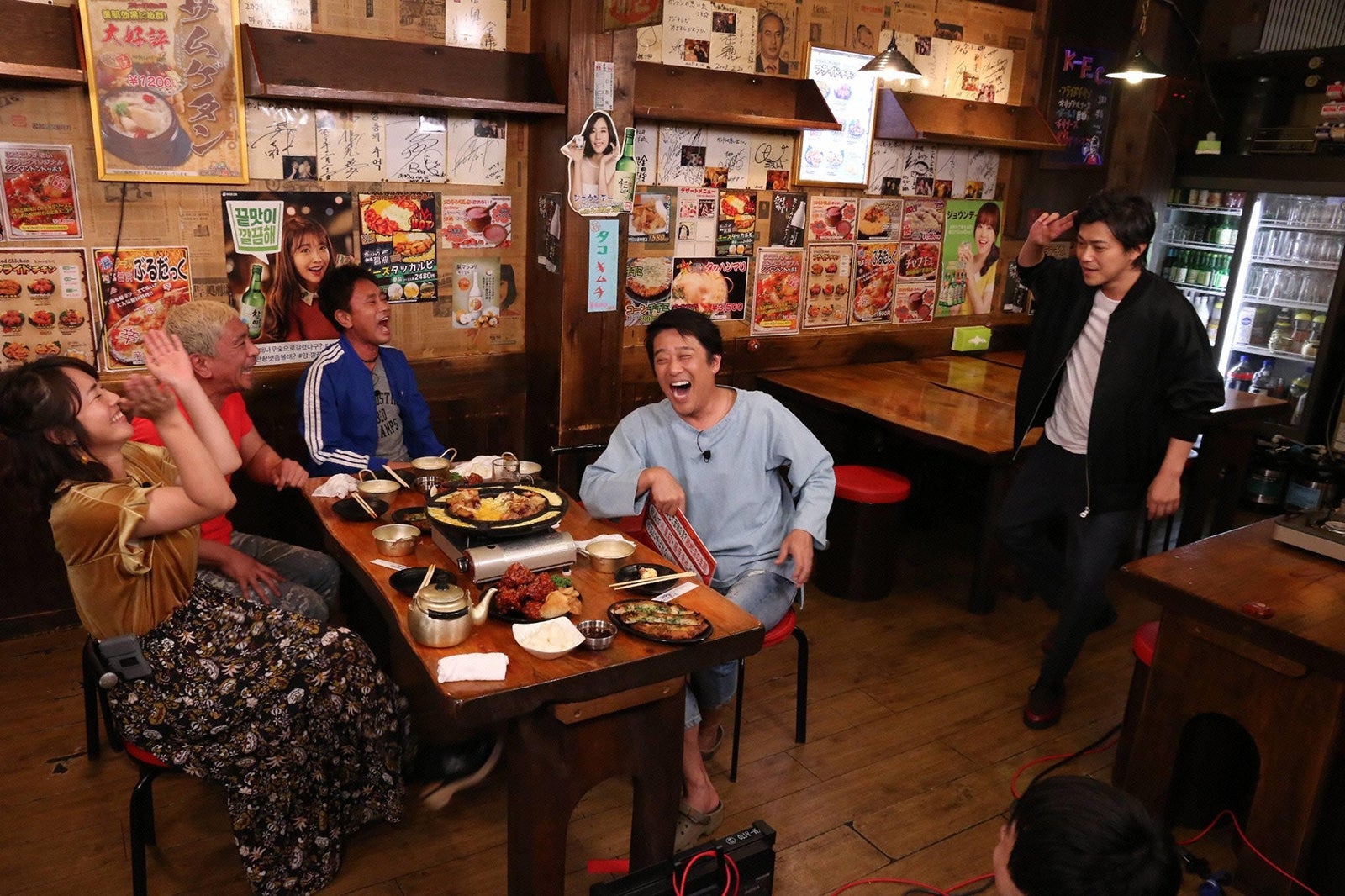 番組の様子（左）（C）フジテレビ