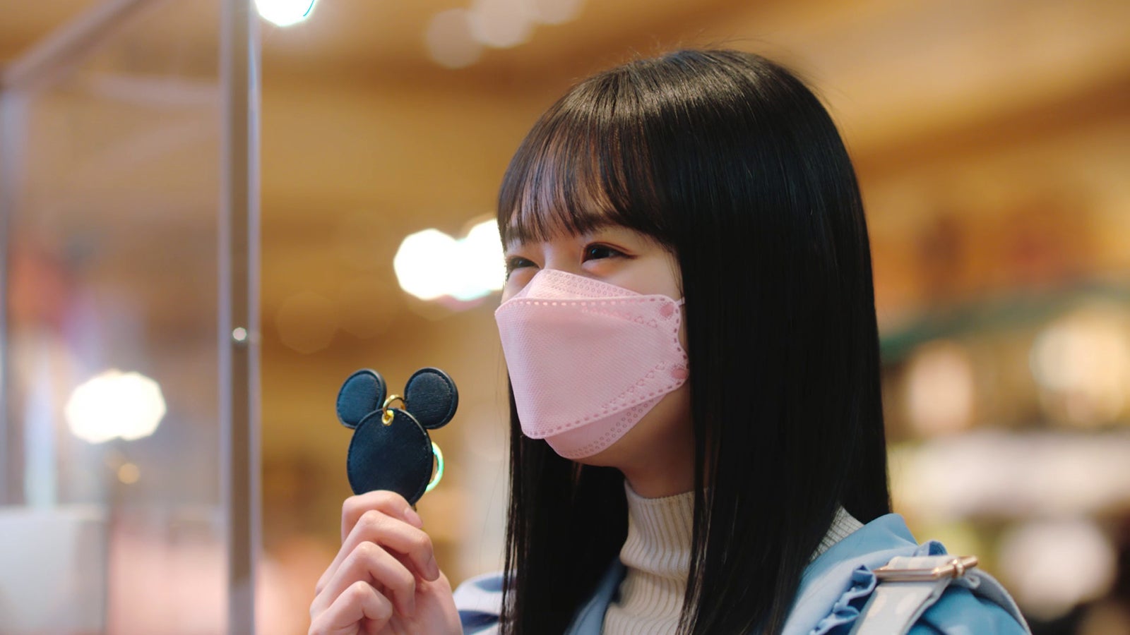 遠藤さくら／新CM「東京ディズニーシー20周年記念カード」篇より（C）Disney