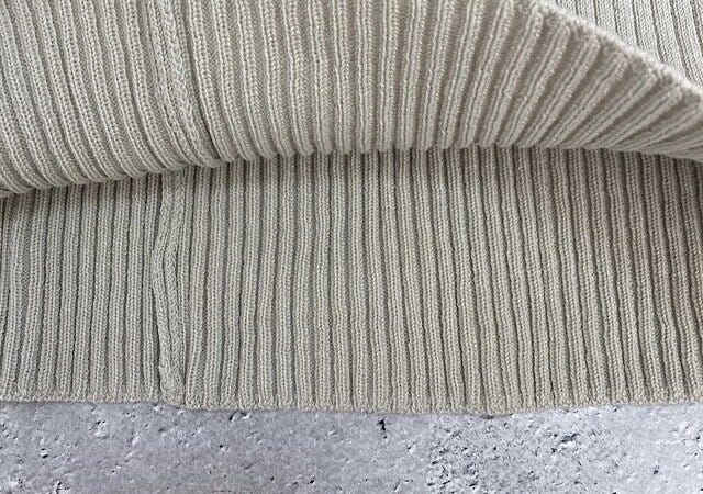 GU　リブニットワンピース　透けにくい素材