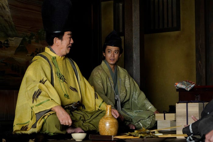 坂東彌十郎、小栗旬(C)NHK