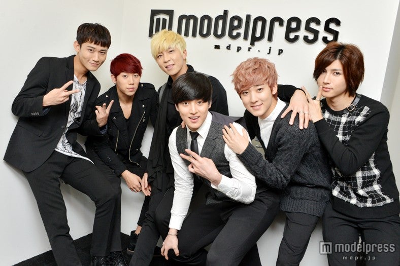 U-KISS（左から：AJ、フン、スヒョン、イライ、ケビン、キソプ）