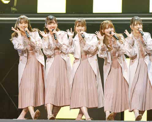 日向坂46、デビュー2周年前夜「ユニット祭り」で涙 乃木坂46・櫻坂46メンバーからメッセージも<ライブレポ/セットリスト>