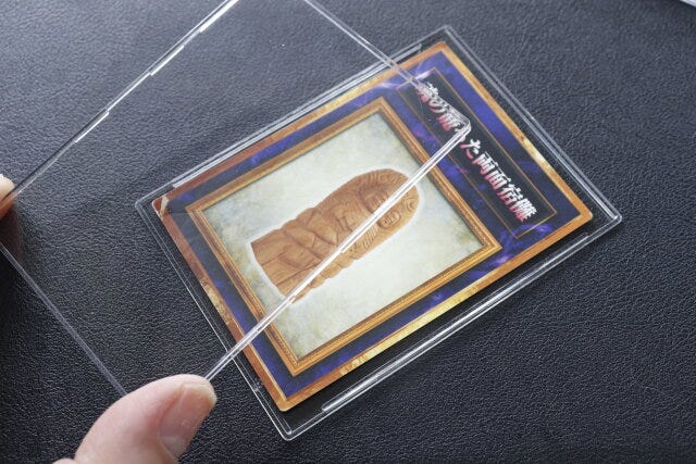 セリアのシンプルなトレカ用薄型カードケース
