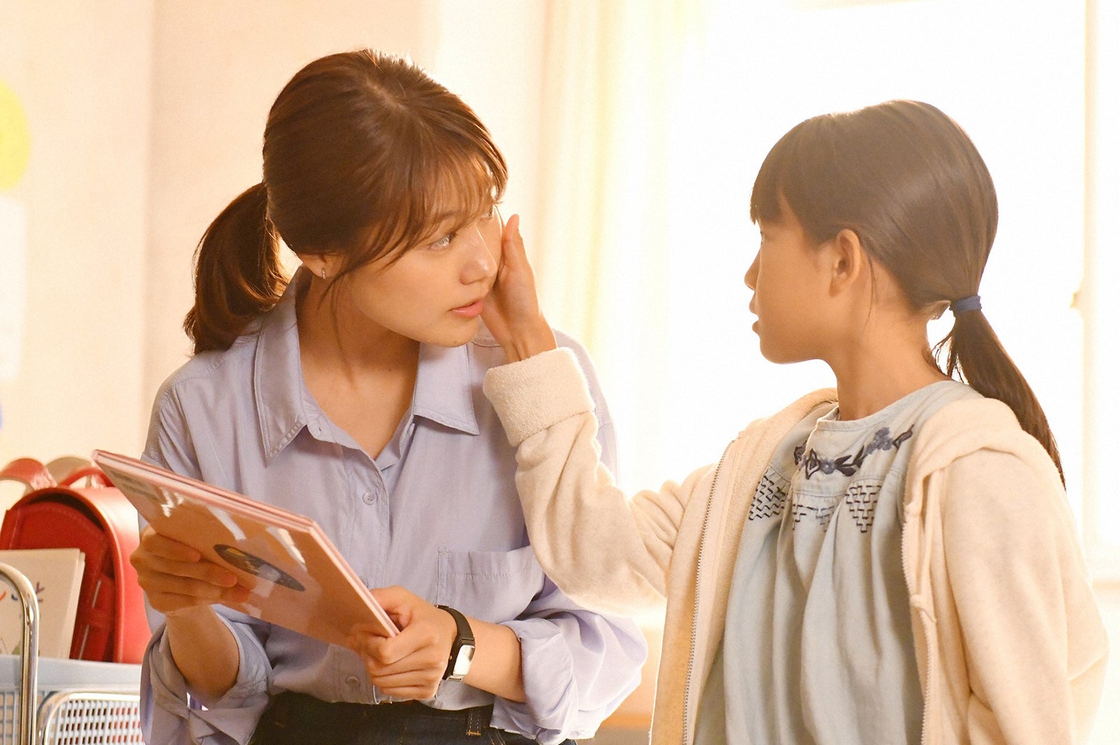 有村架純、石田凛音／「中学聖日記」第6話より（C）TBS