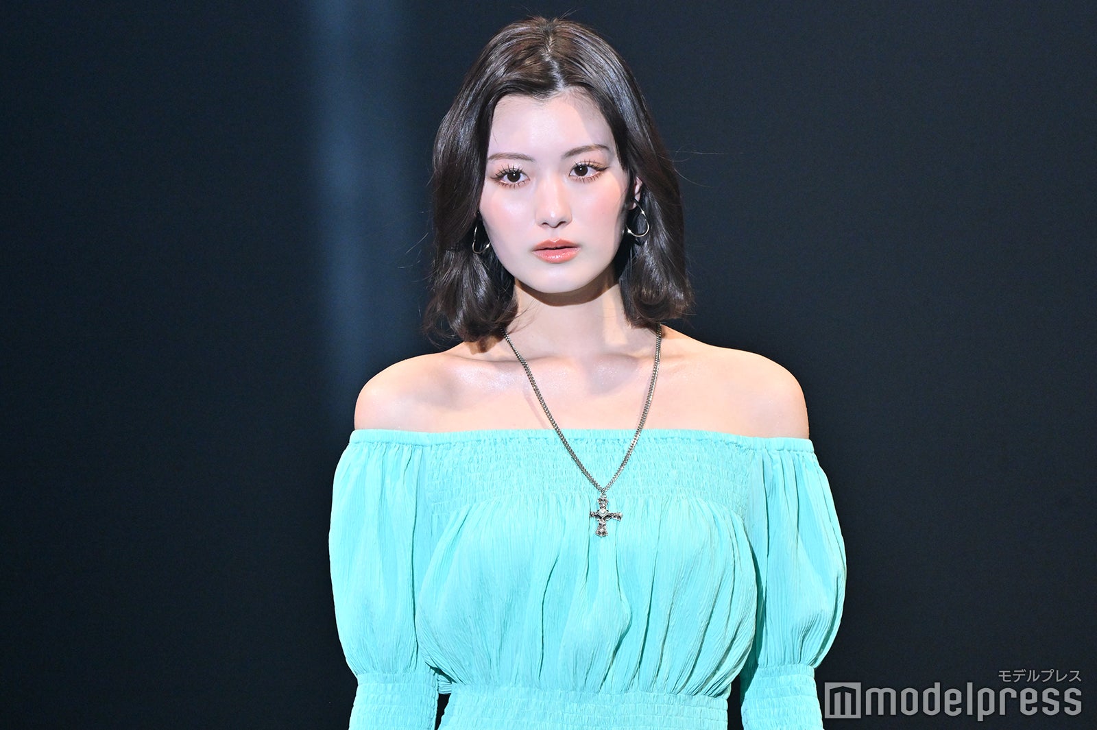 鶴嶋乃愛、デコ出しスタイルが新鮮 ヘルシーな肌見せコーデで登場【超十代2024】