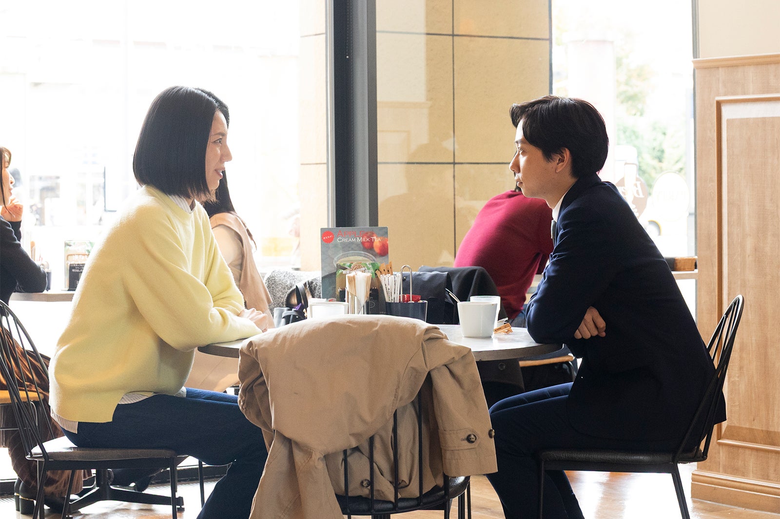 松下奈緒、中村海人「夫に間違いありません」第1話（C）カンテレ・フジテレビ