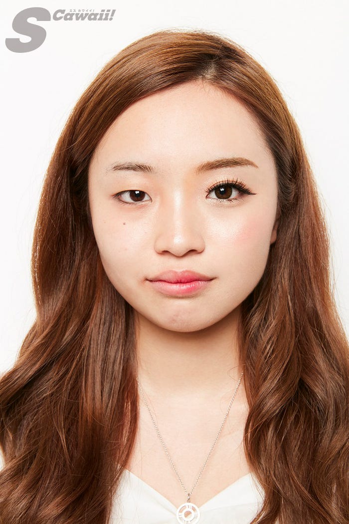 YouTuber鈴木未夢(左がメイク前、右がメイク後)「S Cawaii!」10月号より/画像提供:主婦の友社