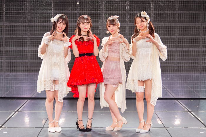 (左から)大塚七海、中井りか、西潟茉莉奈、真下華穂(提供写真)