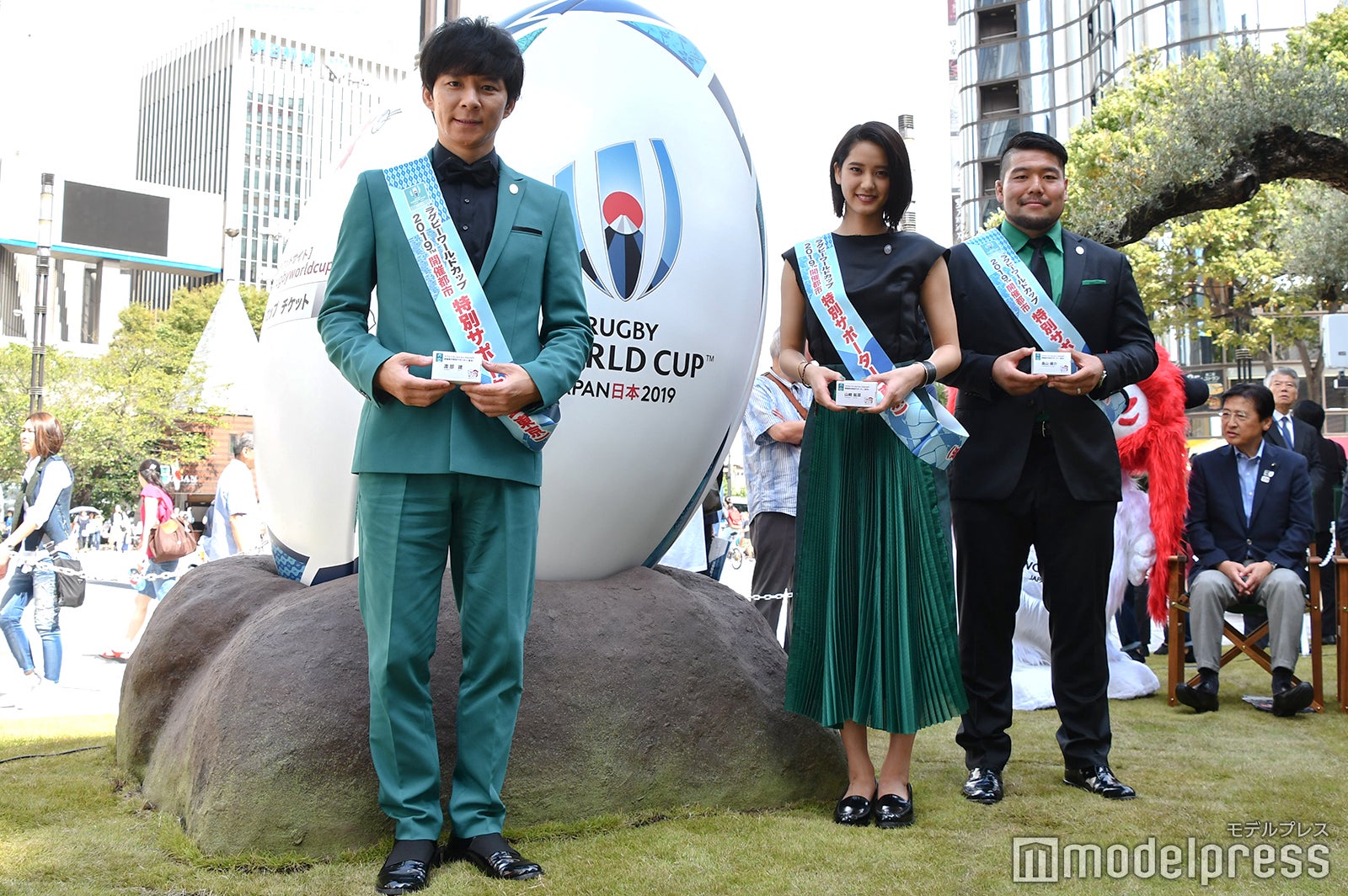 渡部建、山崎紘菜、畠山健介選手（C）モデルプレス