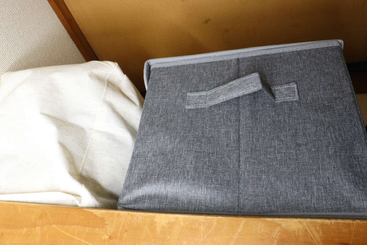 押し入れの棚にすっきりと収まっている収納ボックス 押し入れの棚にすっきりと収まっている収納ボックス