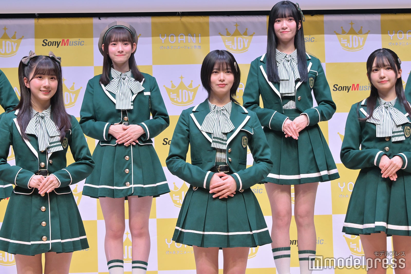 ≒JOY（後列左から）山野愛月、山田杏佳（前列左から）天野香乃愛、江角怜音、市原愛弓（C）モデルプレス