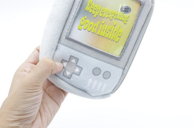 Y2Kゲーム機ポーチ　素材感