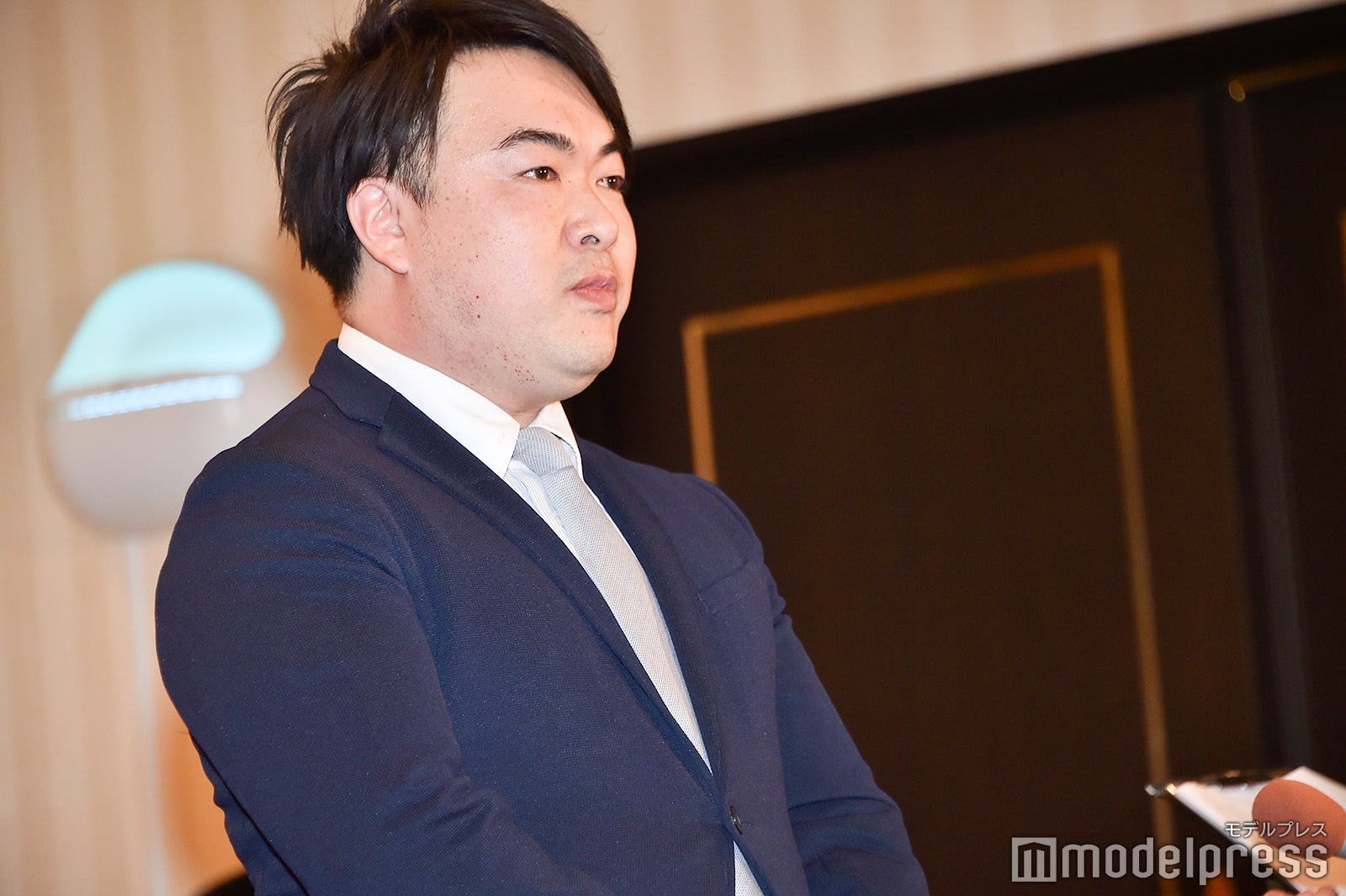 岡田剛NGT48副支配人 （C）モデルプレス