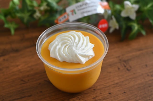 セブンイレブンのとろ生かぼちゃプリン開封後上から